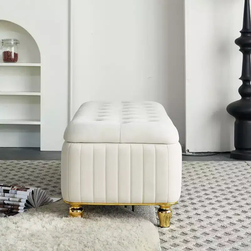 Banquette repose-pieds rectangulaire de rangement capitonnée beige avec broderie dorée, 1 place