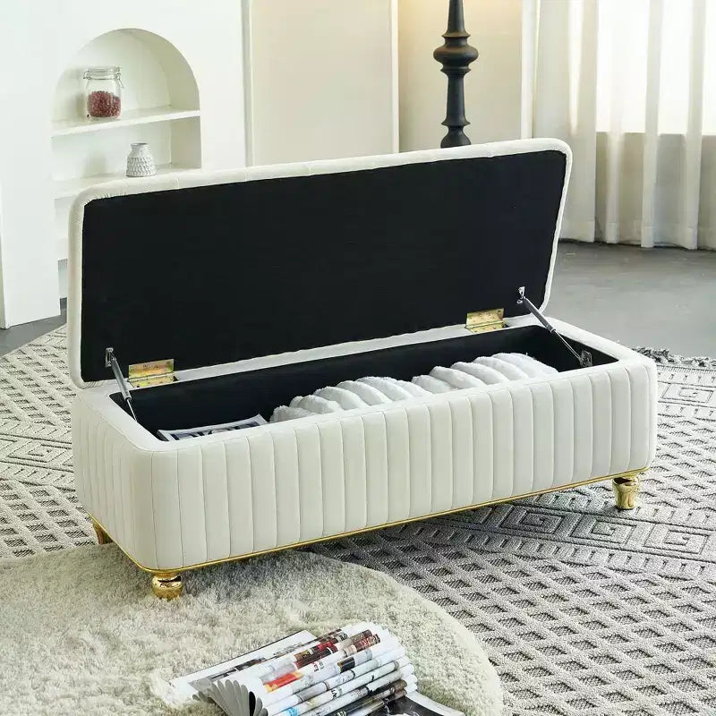 Banquette repose-pieds rectangulaire de rangement capitonnée beige avec broderie dorée, 1 place