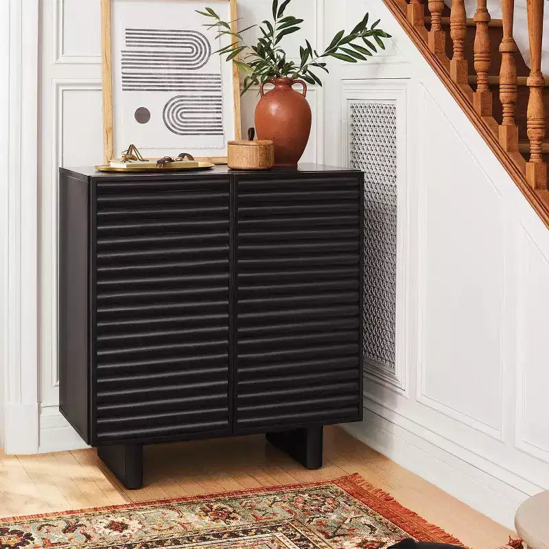 Meuble d'appoint cannelé noir à 2 portes – 1 étagère, montage par 1 personne
