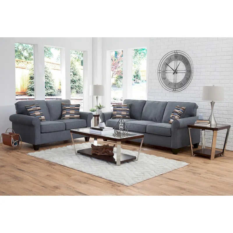 Divano blu con braccioli arrotondati e cuscini decorativi – 3 posti